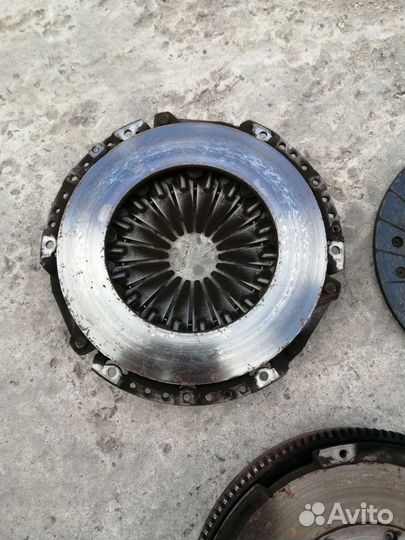 Маховик Пассат Б6 Тоуран 2.0 дизель МКПП