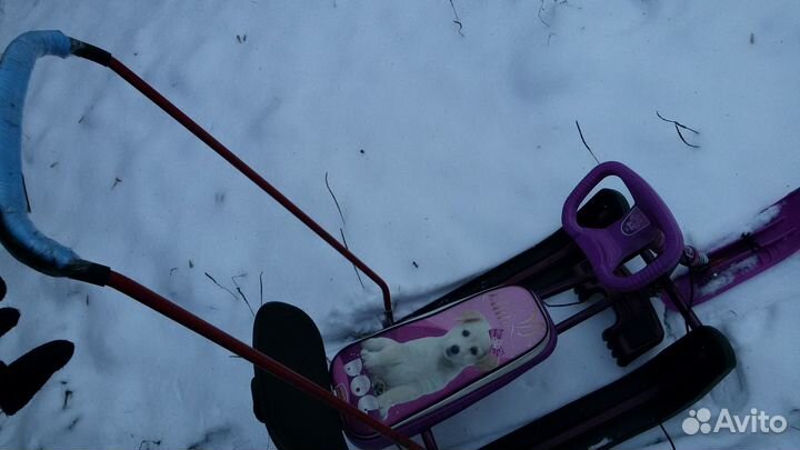 Детский снегокат с ручкой и спинкой