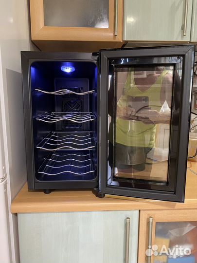 Винный шкаф (мини бар ) Viatto VA-JC23