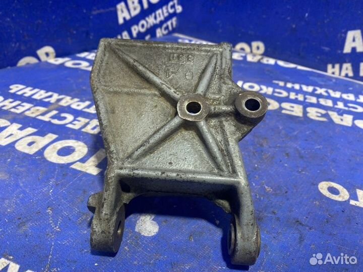 Кронштейн гидроусилителя руля Mitsubishi Grandis