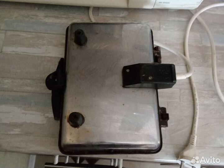 Электрическая вафельница