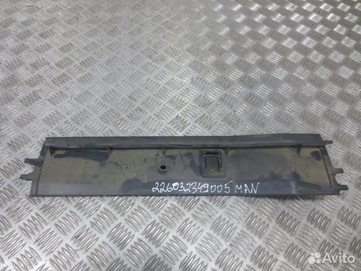 Накладка стойки правая MAN 81629300188