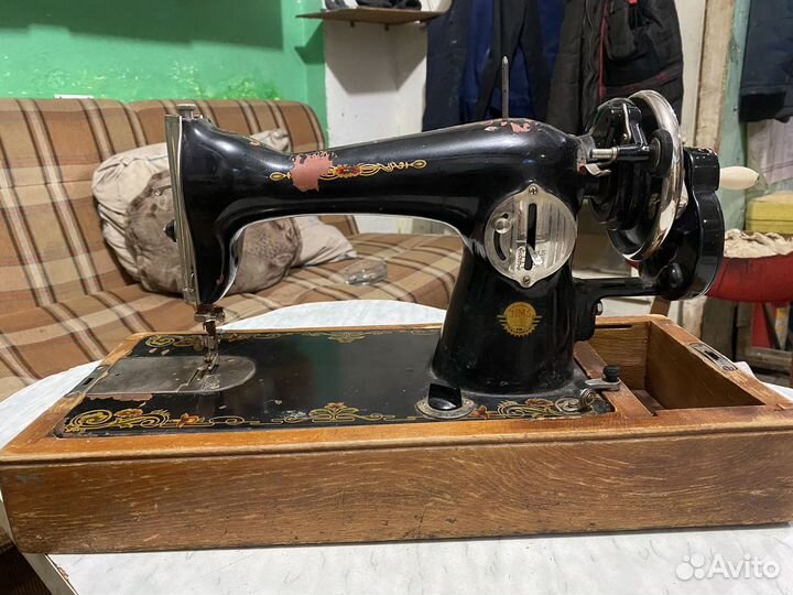 Продам швейную машинку