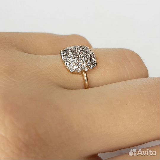 Кольцо золотое с фианитами