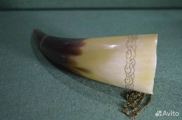 Рог на цепочке черепаховый сувенирный. СССР