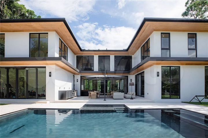 Дом 197 м² на участке 9 сот.