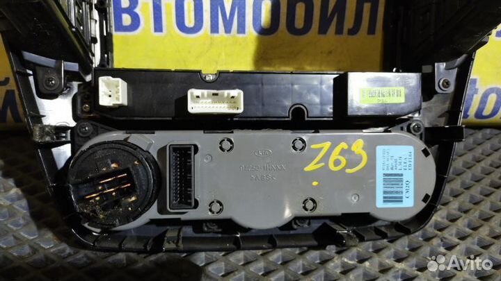 Рамка магнитолы Kia Ceed