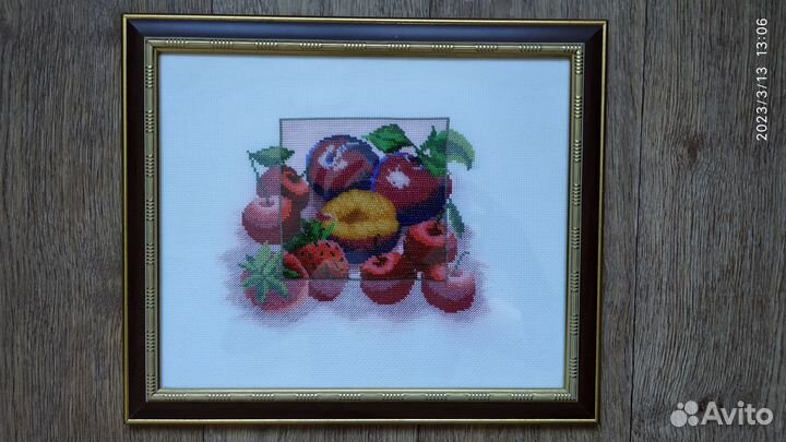 Вышитая картина (нитки и бисер)