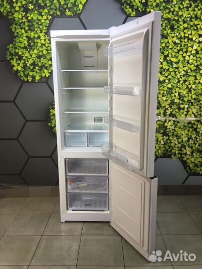 Холодильник бу Indesit как новый. Гарантия. Достав