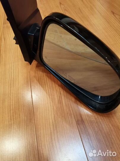 Боковое стекло