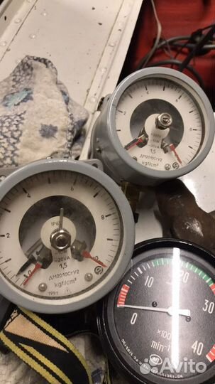 Манометр сигнализационный тахометр