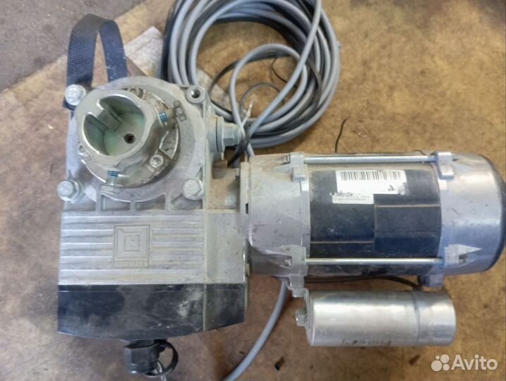 Пульт управления с приводом для секционных ворот