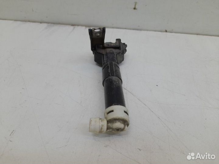 Форсунка омывателя передняя правая Toyota Land