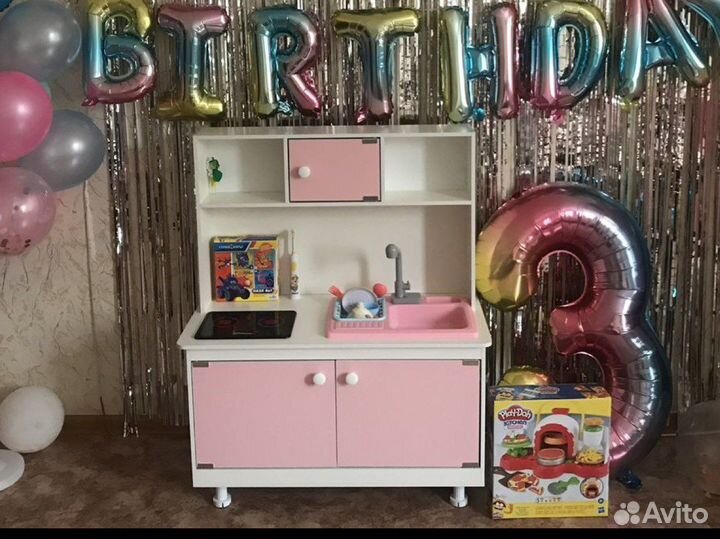 Детская кухня с посудой и едой