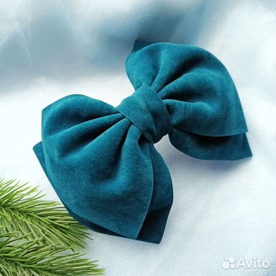 Большой бант на заколке из замши