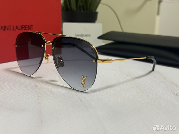 Солнцезащитные очки Saint Laurent Classic 11 M