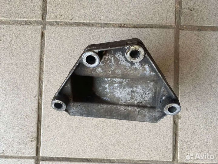 Кронштейн двс volvo xc90 2.9 t