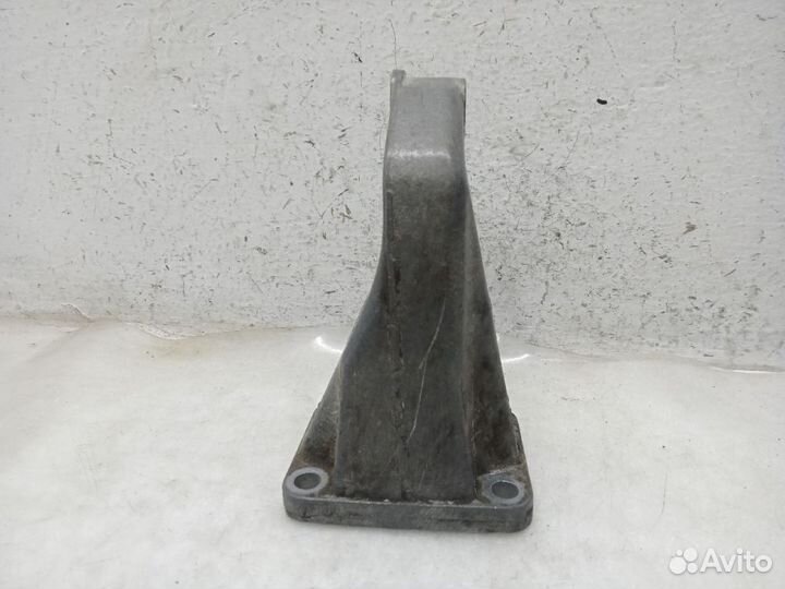 Кронштейн редуктора audi 80 B3 Левый