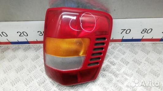 Фонарь задний правый jeep grand cherokee WJ (GEA01