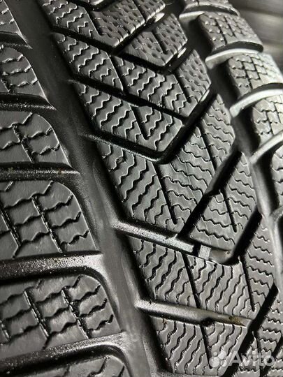 Pirelli Winter Sottozero 3 275/35 R21 и 315/30 R21 103V