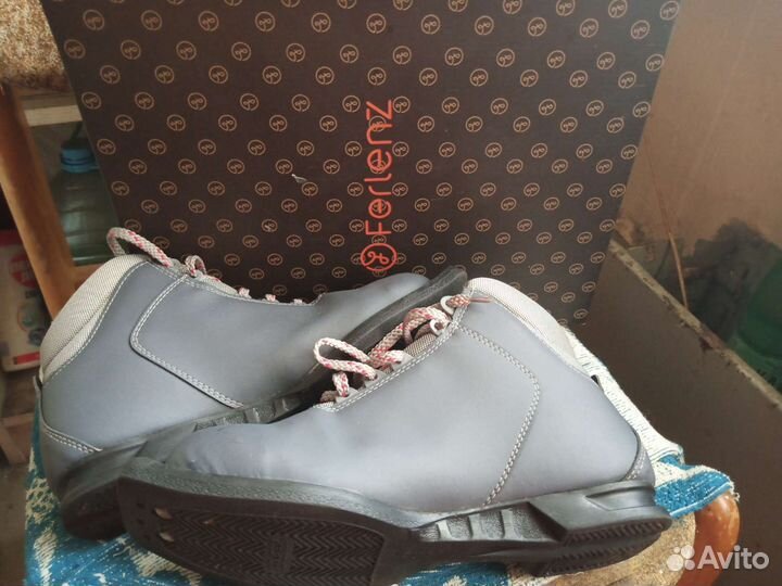 Лыжные ботинки