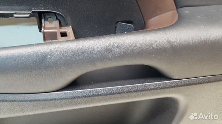 Обшивка двери передняя правая Toyota Highlander 3