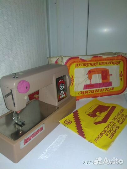 Детская швейная машинка малютка