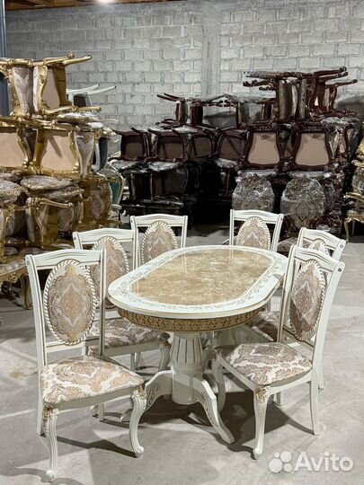 Стол и стулья