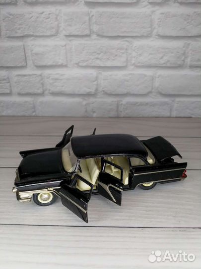 Модель газ 13 Чайка