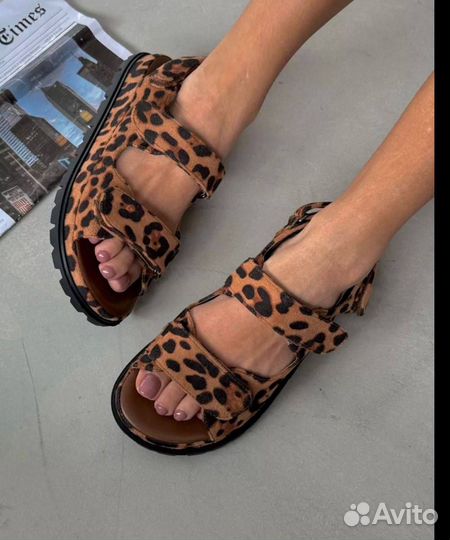 Сандалии для девочки 23,23.5,24размер