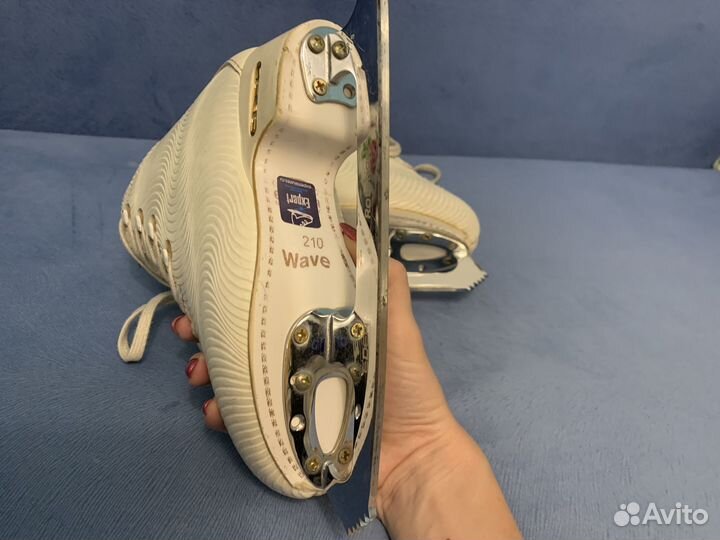 Фигурные коньки edea Wave 210