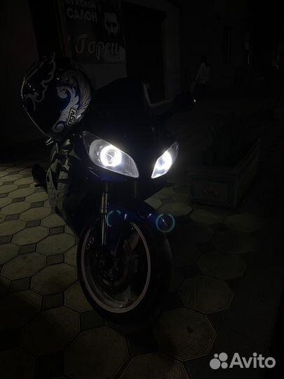 Yamaha r1
