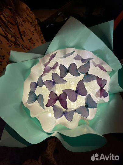 Светящийся букет из бабочек