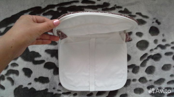 Косметичка-пенал новая от Ив Роше