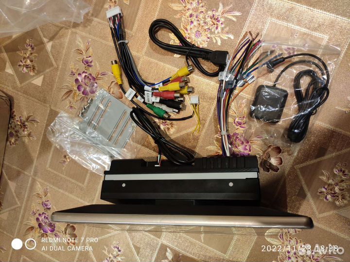 Магнитола с поворотным экраном