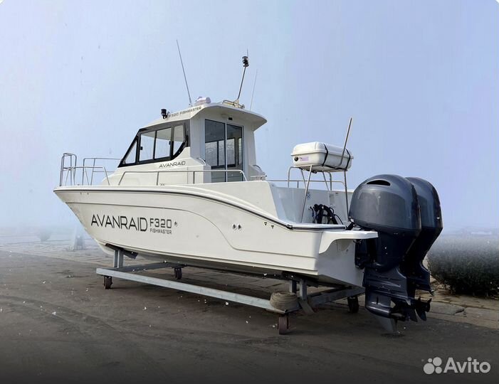 Катер Avanraid F320 Fishmaster