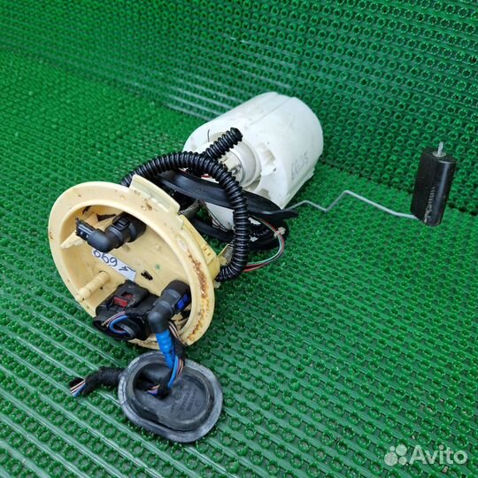 Насос топливный в бак Volkswagen Tiguan 5N1 2008