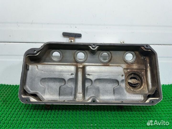 Крышка клапанов Mitsubishi Carisma DA 4G92 2003