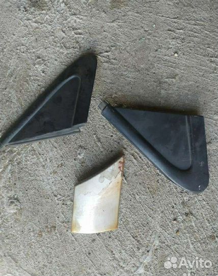 Молдинги крыла Треугольники Mitsubishi Space Wagon