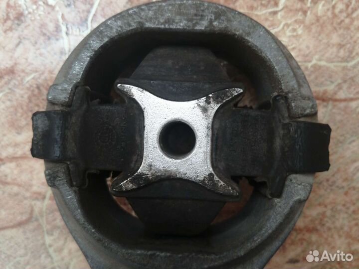 Подушка кпп на volkswagen polo