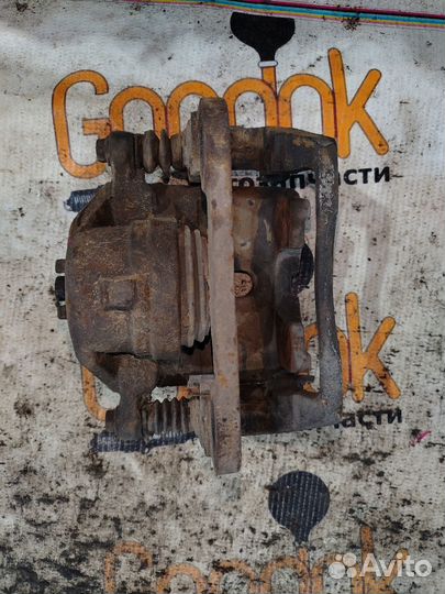 Суппорт передний левый Land Rover Freelander 1