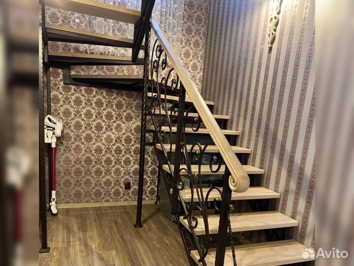 Ступени для лестниц и другие комплектующие О