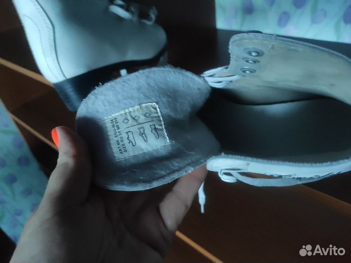 Коньки фигурные две пары