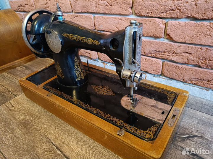 Швейная машинка старинная пмз 1954