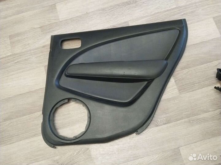 Обшивка задняя правая Mitsubishi Outlander 1