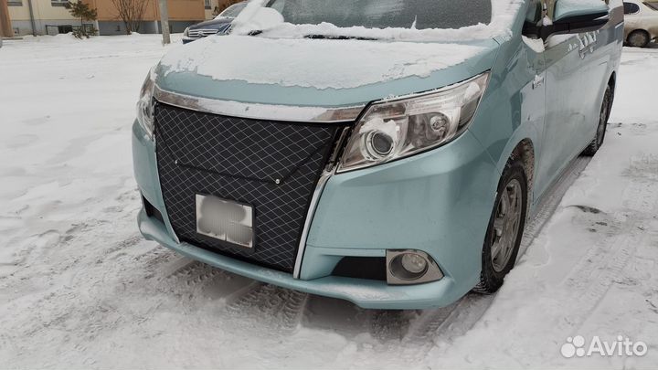 Утеплитель решетки радиатора Toyota Esquire noah