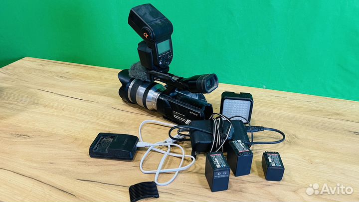 Видеокамера Sony NEX VG10E