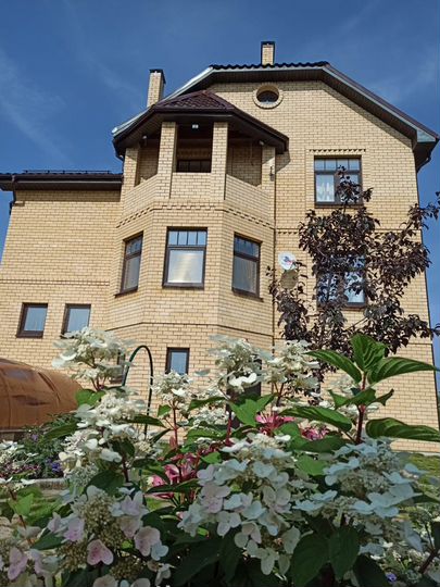 Дом 430 м² на участке 15 сот.