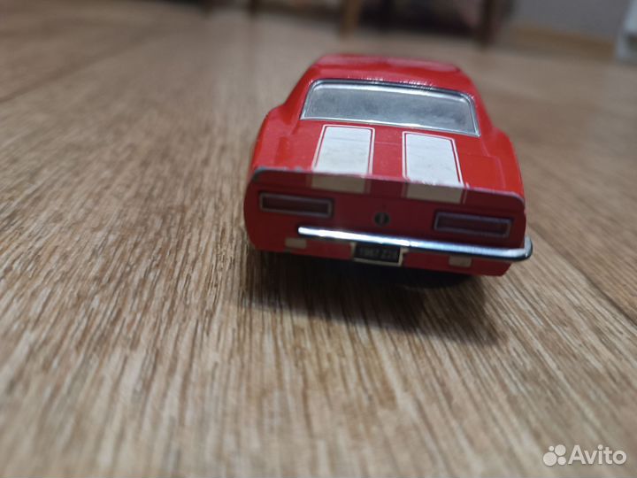 Игрушечная машина