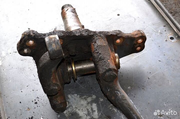 Поворотный кулак переднего моста, левый mercedes-b